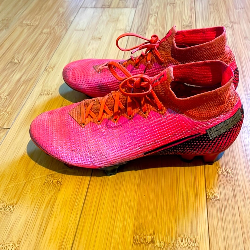 Nike Mercurial Women’s Soccer Cleats Size 6.5.